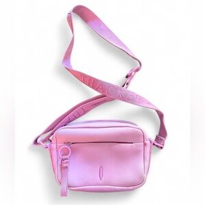 THACKER “Ella” crossbody bag in lilac. Made of neoprene and is water resistant